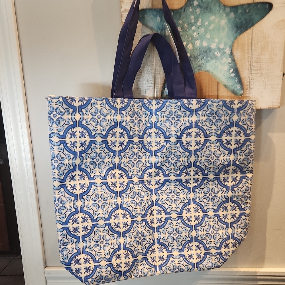NWT 2024 Lisa Perry Whitebutten Reuseable Tote Bag Water Resistant Interior